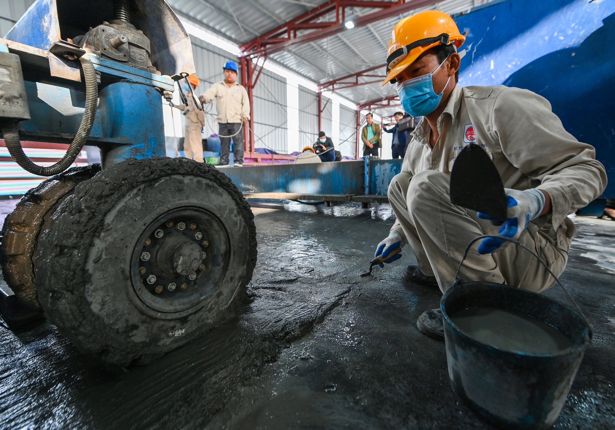 Cong doan cuoi o dai cong truong sua cau Thang Long hinh anh