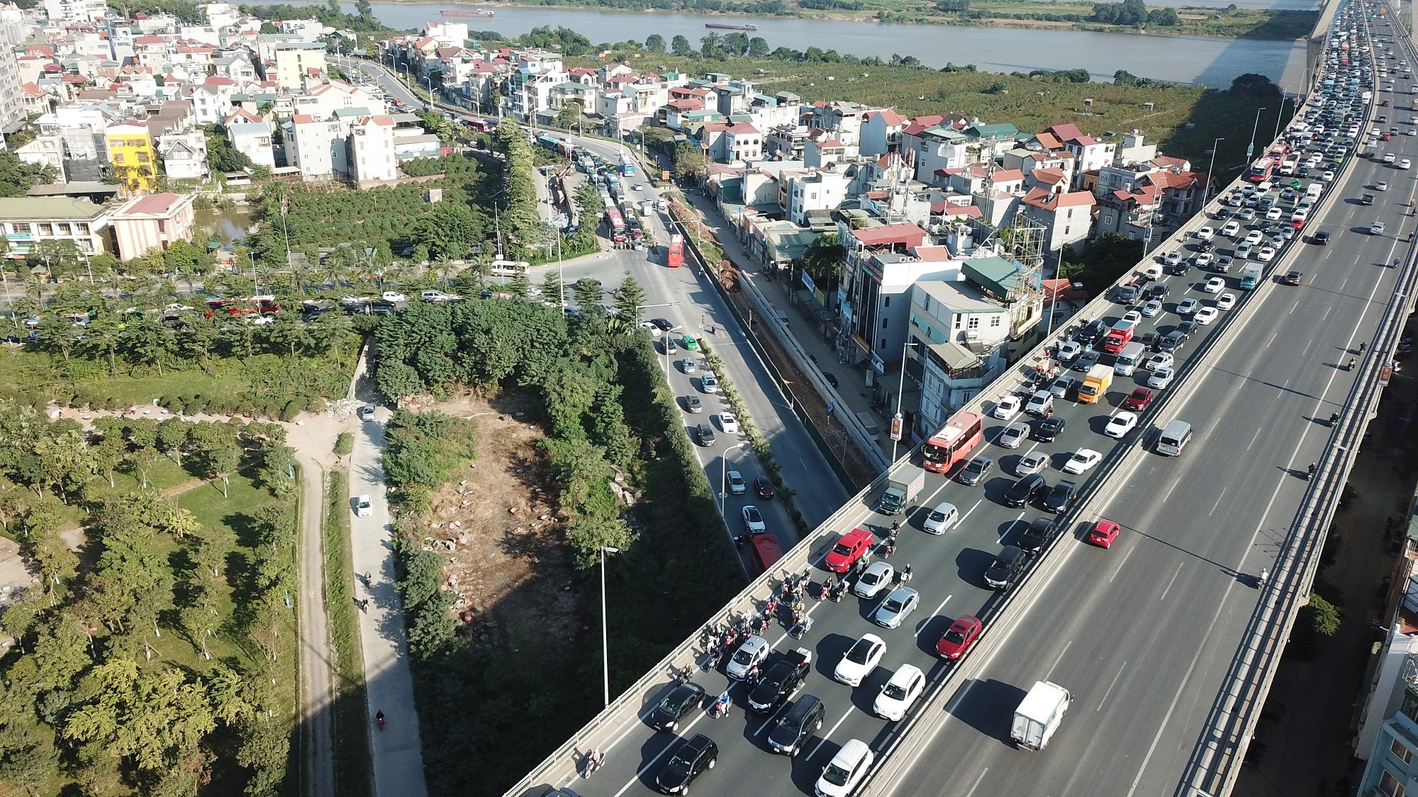 tham be tong nhua cau Thang Long anh 7