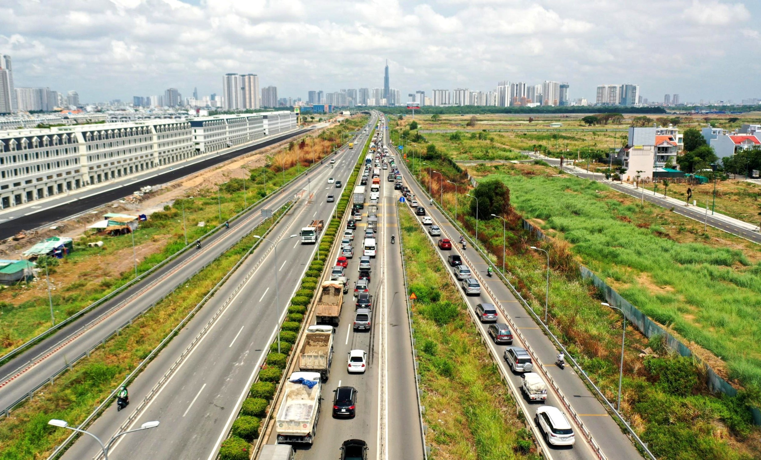 Can khoang 10.000 ty dong de mo rong cao toc TP.HCM - Long Thanh hinh anh