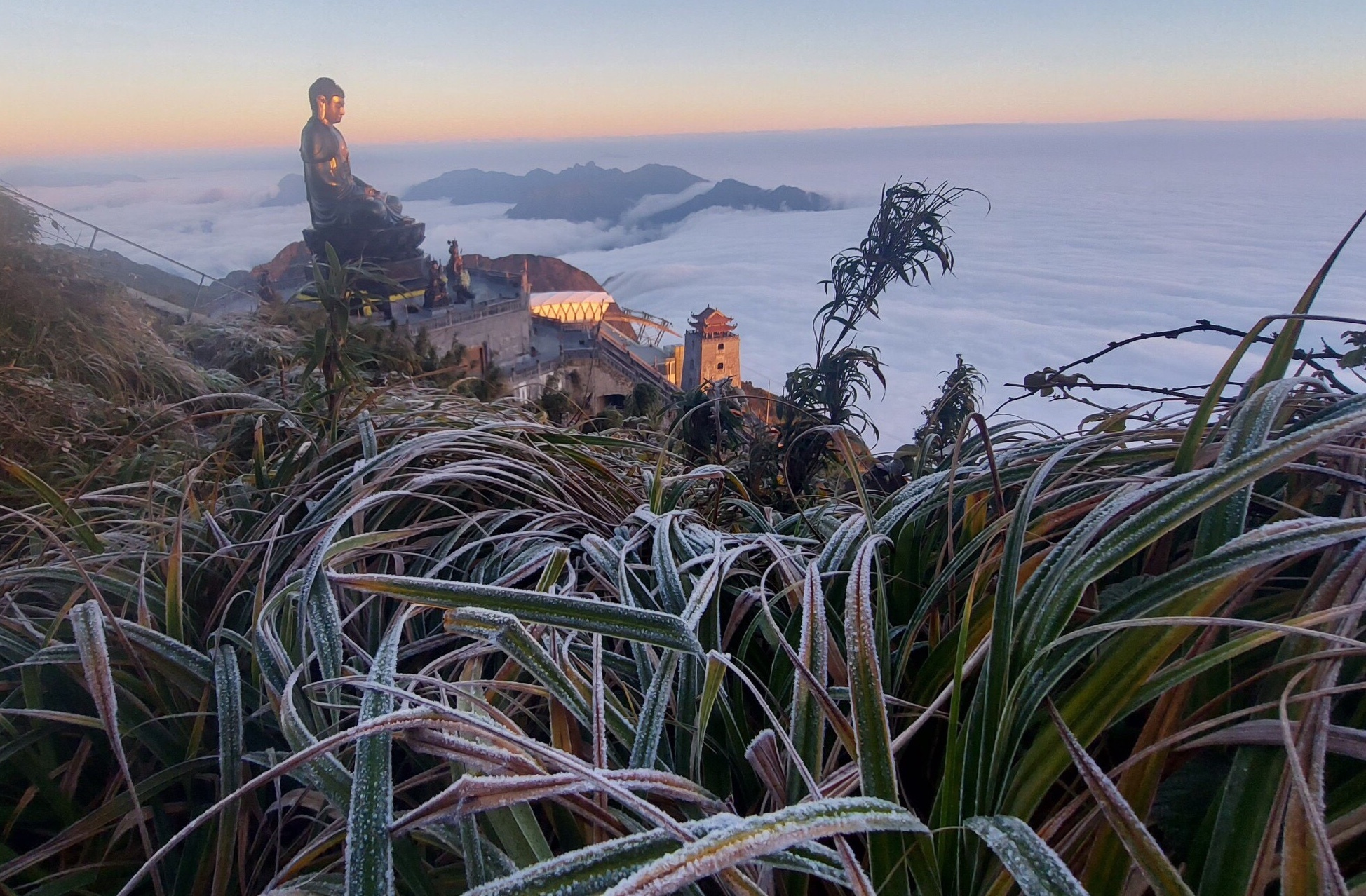 Bang gia tren dinh Fansipan sang 21/12 hinh anh