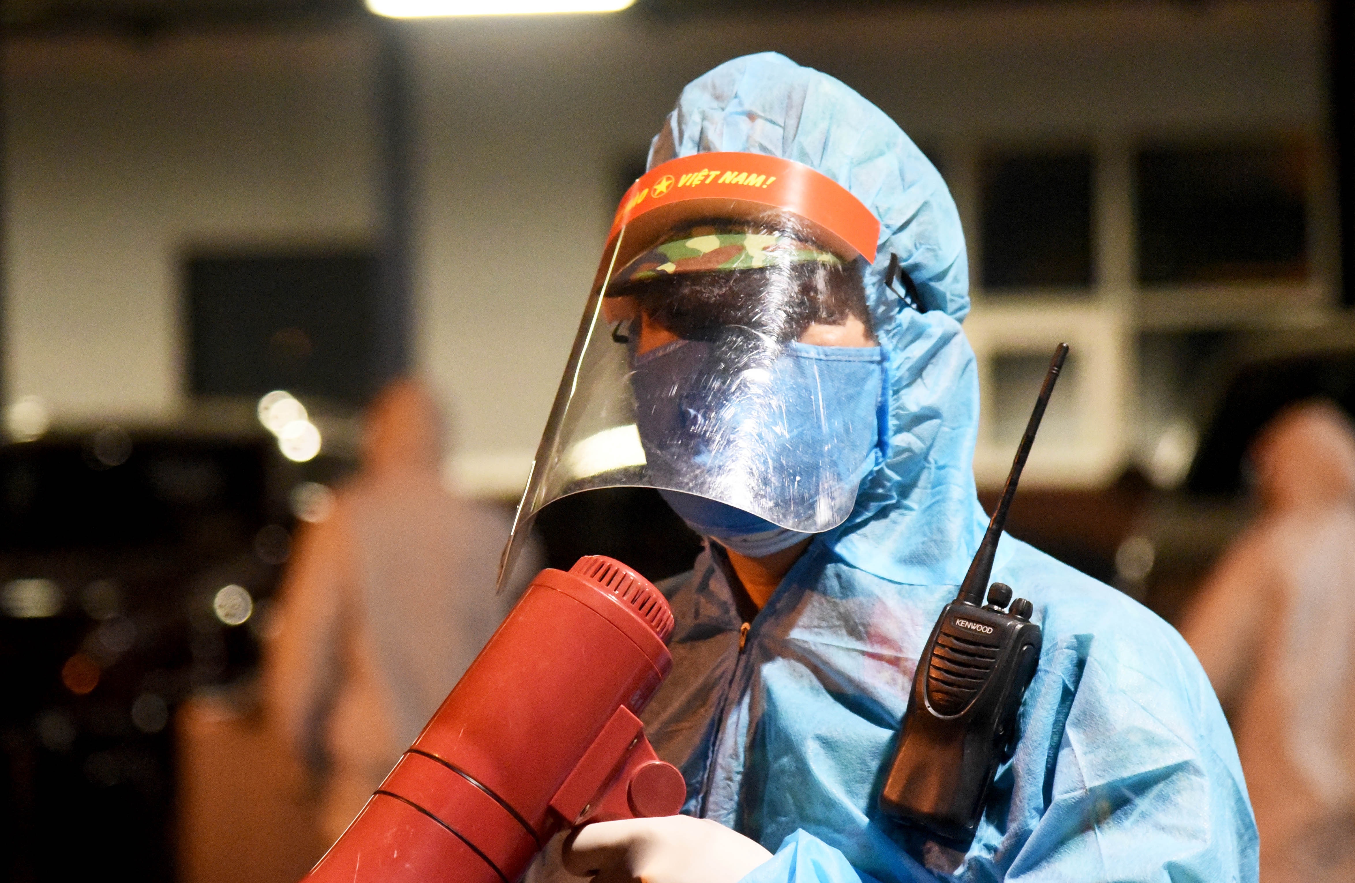 Dem trang o Noi Bai cua bo doi thu do hinh anh