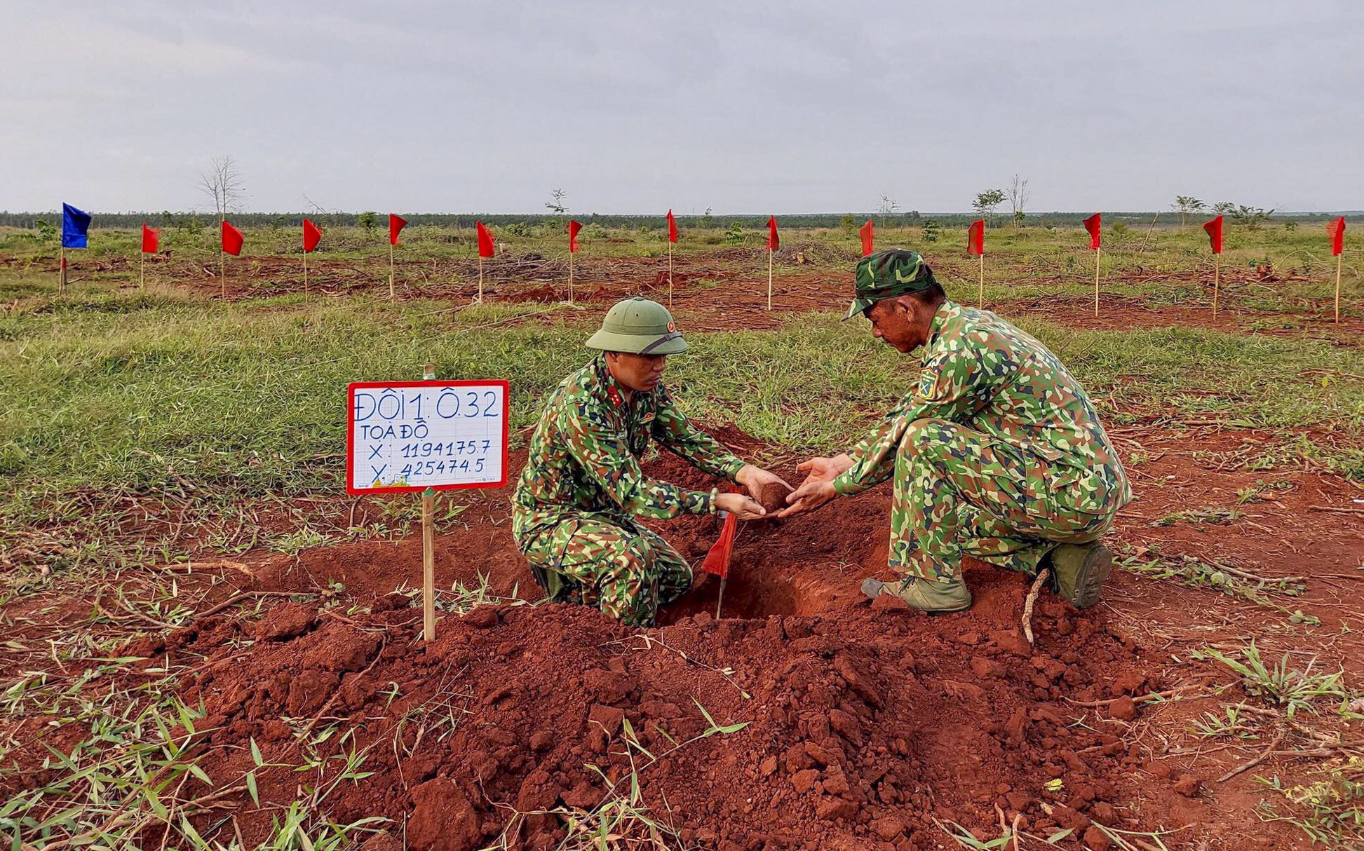 bom min san bay Long Thanh anh 3