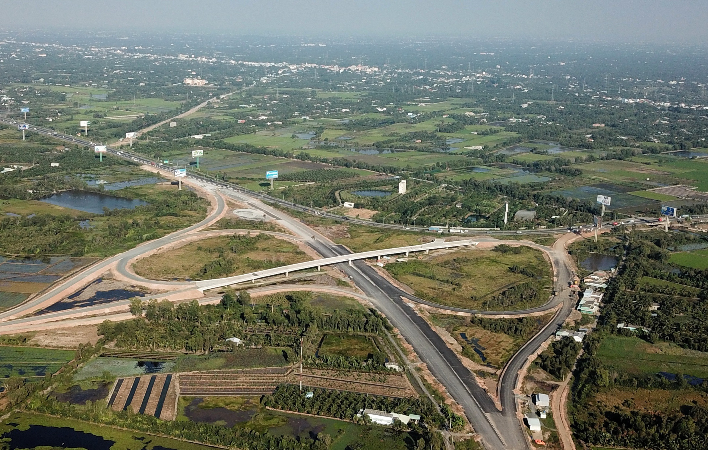 Nhieu kho khan khi van hanh cao toc Trung Luong - My Thuan dip Tet hinh anh