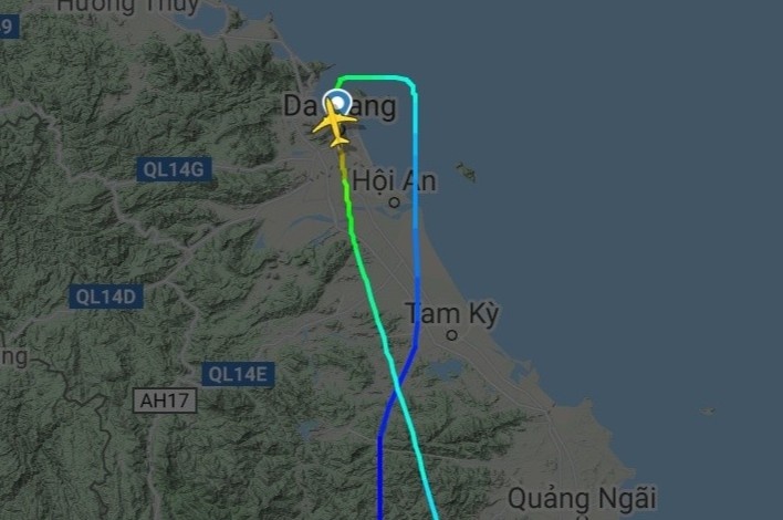 Nghi ro ri nhien lieu, may bay Bamboo Airways ha canh khan cap hinh anh