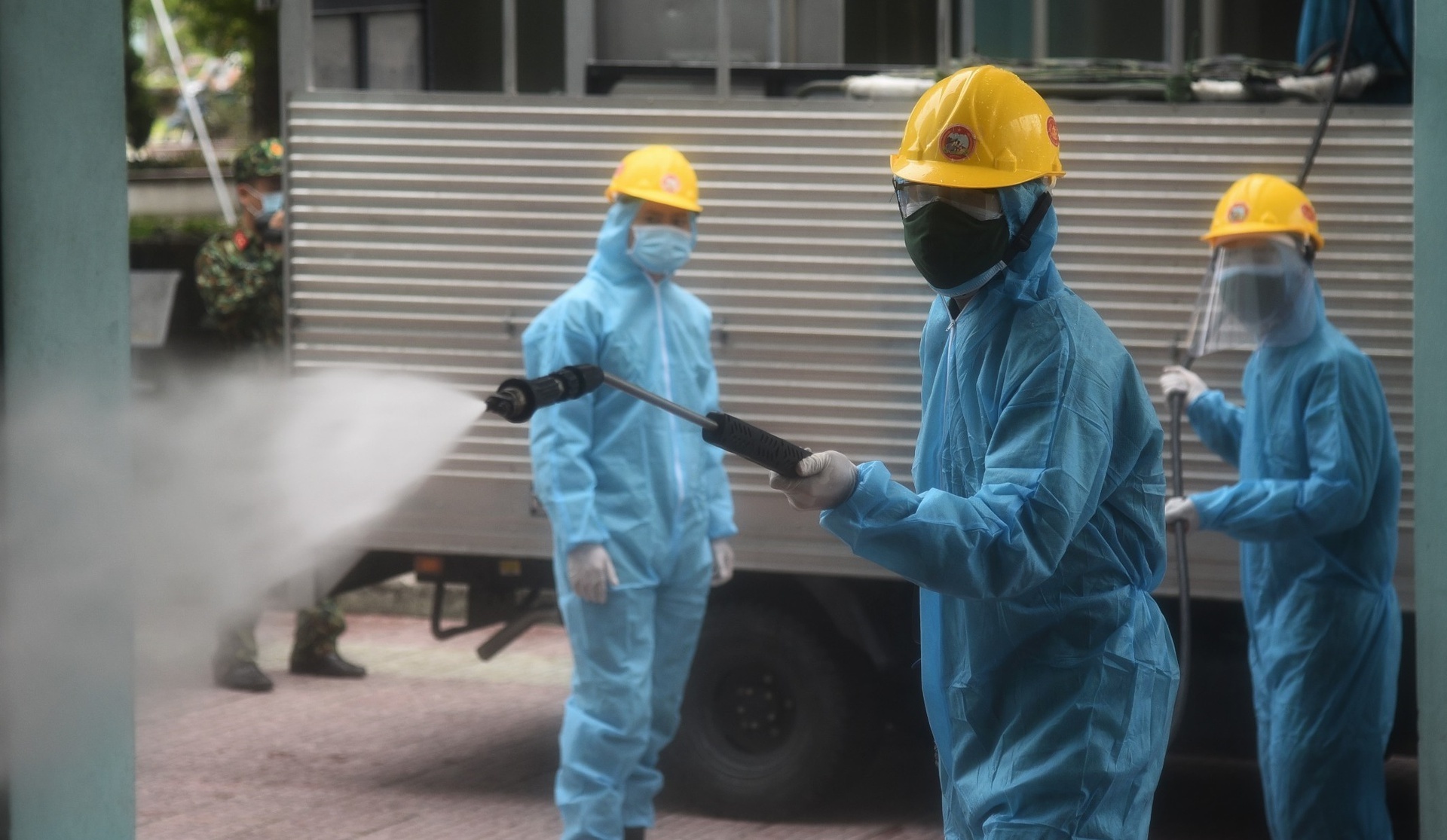 2 can bo o Hoa Binh mac Covid-19 hinh anh