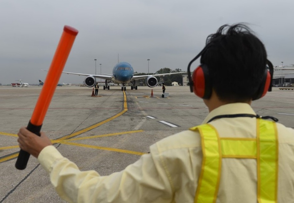 Yeu cau hoan, doi ve may bay cho hanh khach bi cach ly hinh anh