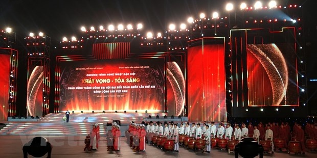 Nghe thuat chao mung dai hoi Dang anh 2