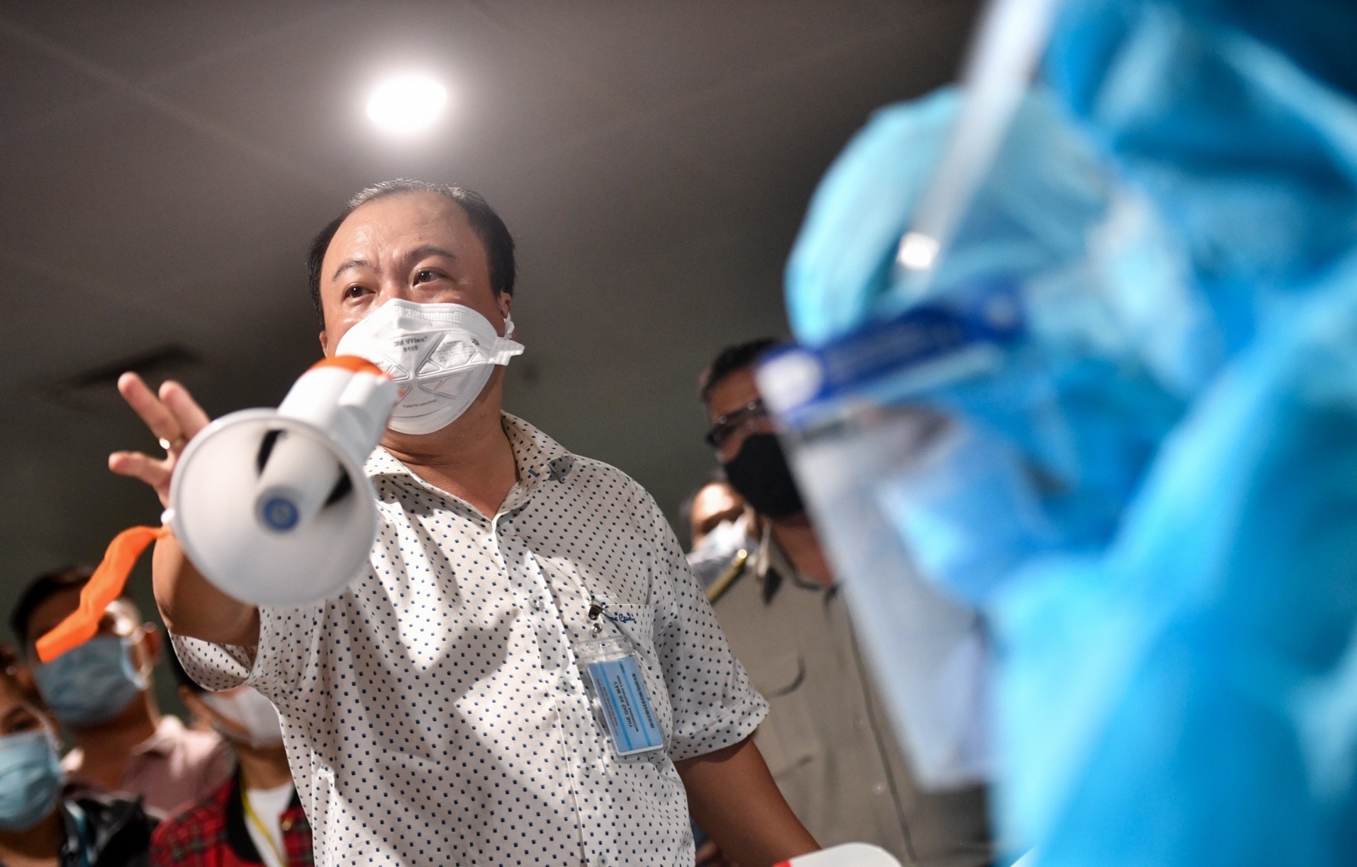 Khoanh vung it nhat 4 ca nghi nhiem nCoV tai san bay Tan Son Nhat hinh anh