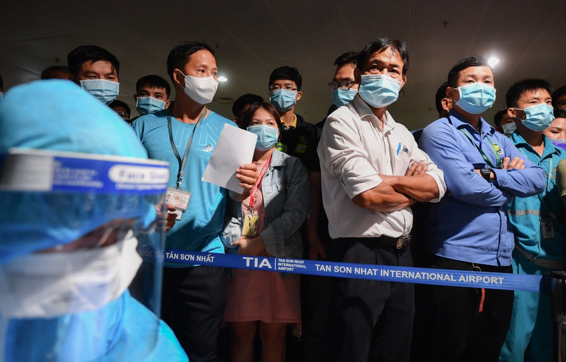 Nhan vien Tan Son Nhat duong tinh Covid-19 anh 1