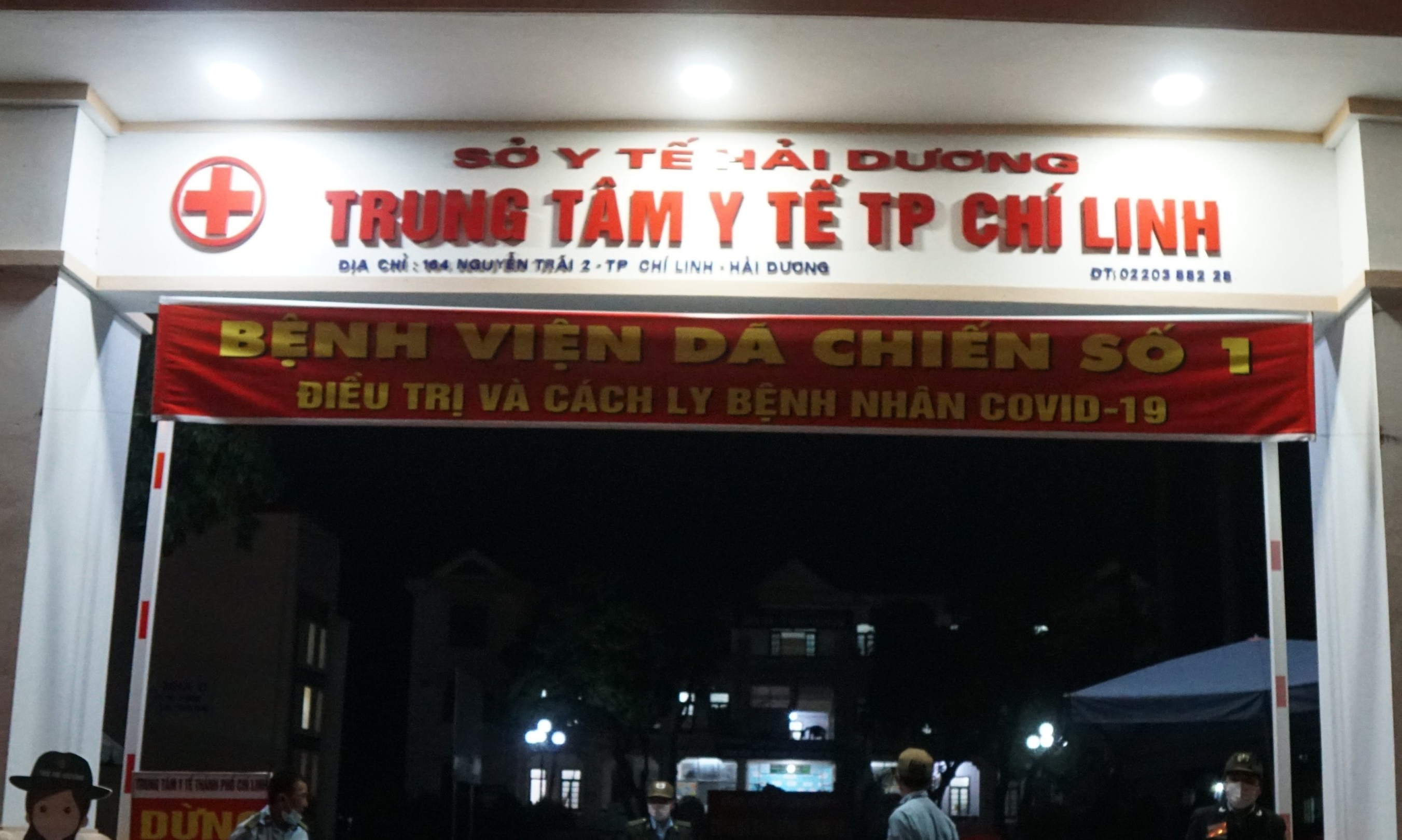 Nhung nguoi khong nghi dem giao thua tai benh vien da chien hinh anh