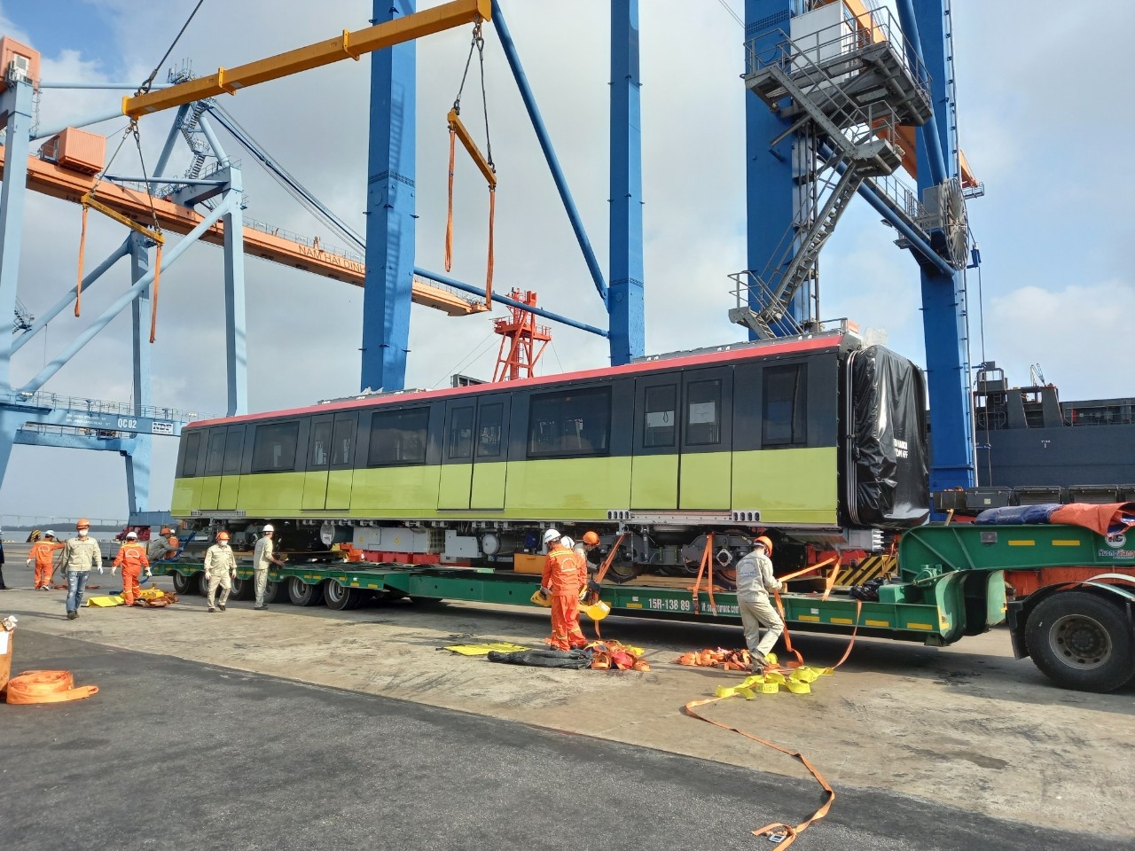 doan tau Nhon - Ga Ha Noi anh 1