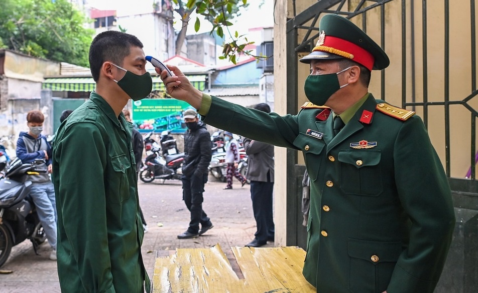 Han che nguoi than tien quan nhan nhap ngu hinh anh