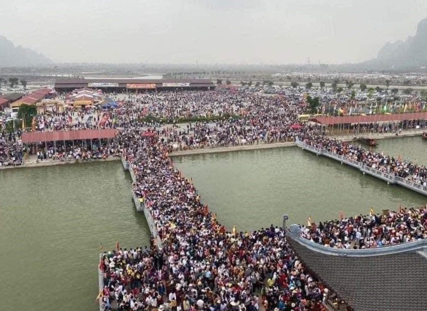 So Van hoa Ha Nam lam viec voi chua Tam Chuc sau vu bien nguoi chen lan hinh anh