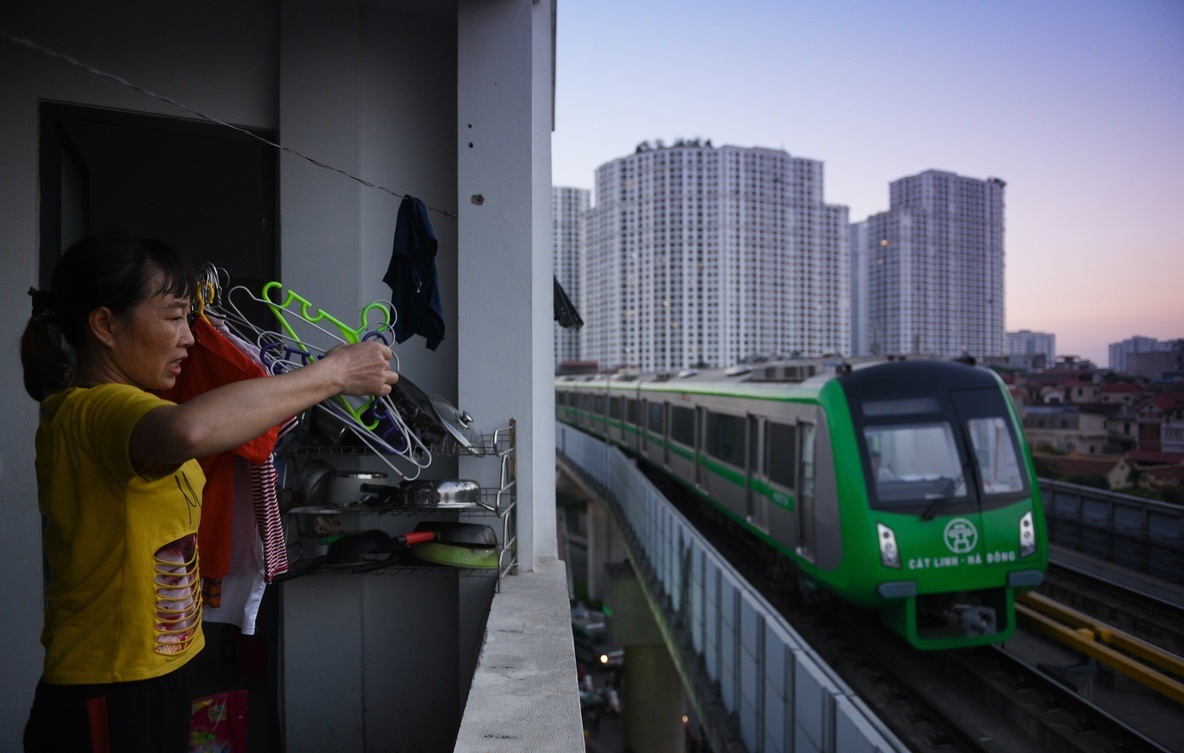 Pho thu tuong: Duong sat Cat Linh co gi vuong ma ach tac lau the? hinh anh