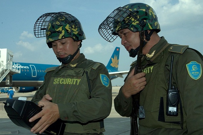 Nhan vien an ninh san bay co nhiem vu gi? hinh anh
