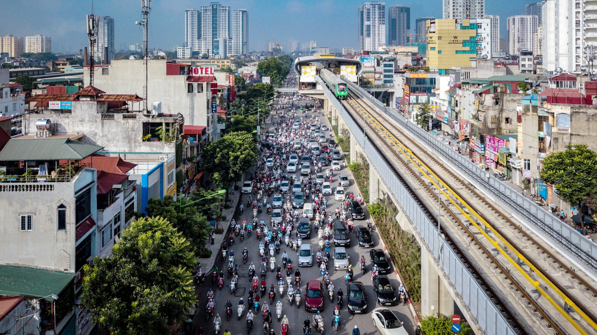 Duong sat Cat Linh vuong mac anh 1