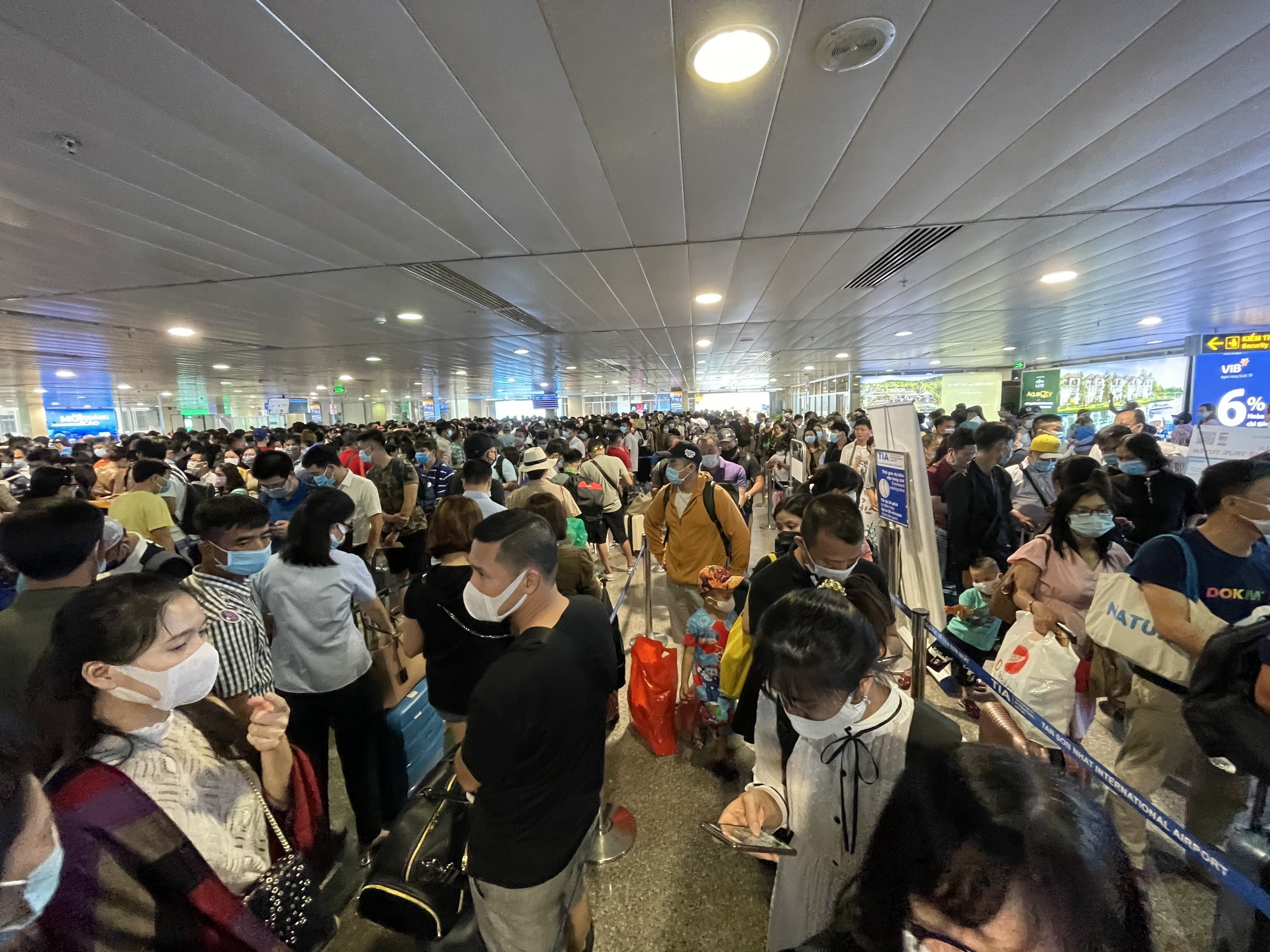 un tac san bay Tan Son Nhat anh 1