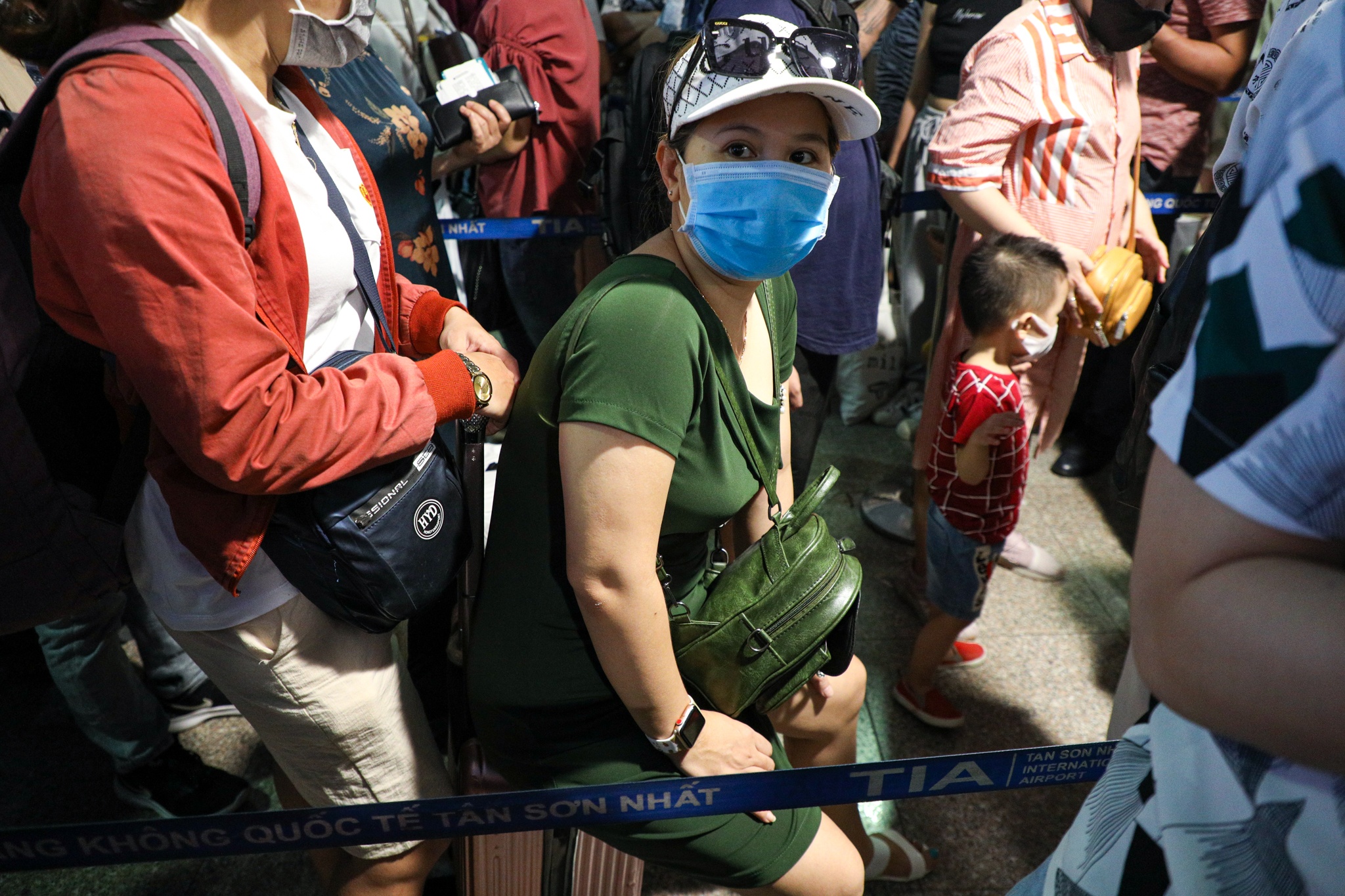 San bay lo la, thieu canh giac trong phong dich Covid-19 hinh anh