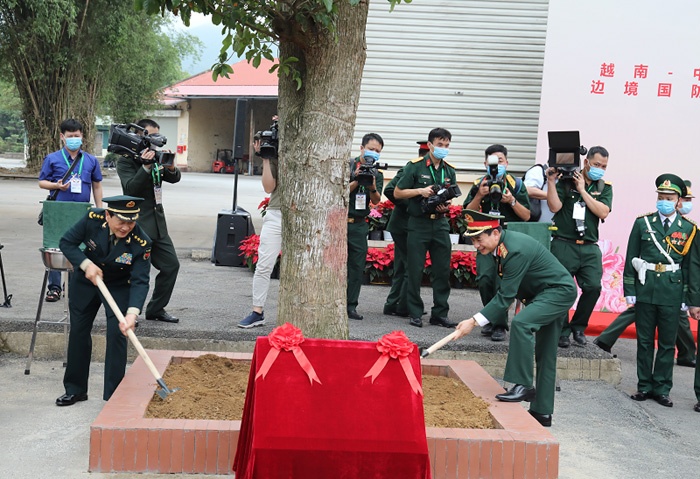 Bo truong Quoc phong Viet Nam - Trung Quoc anh 8