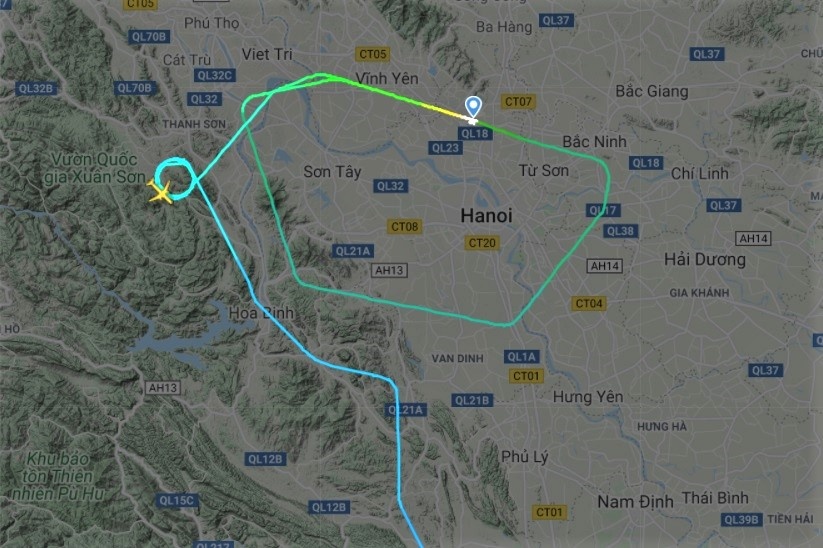 Ha Noi mua lon, nhieu chuyen bay den Noi Bai ha canh muon hinh anh