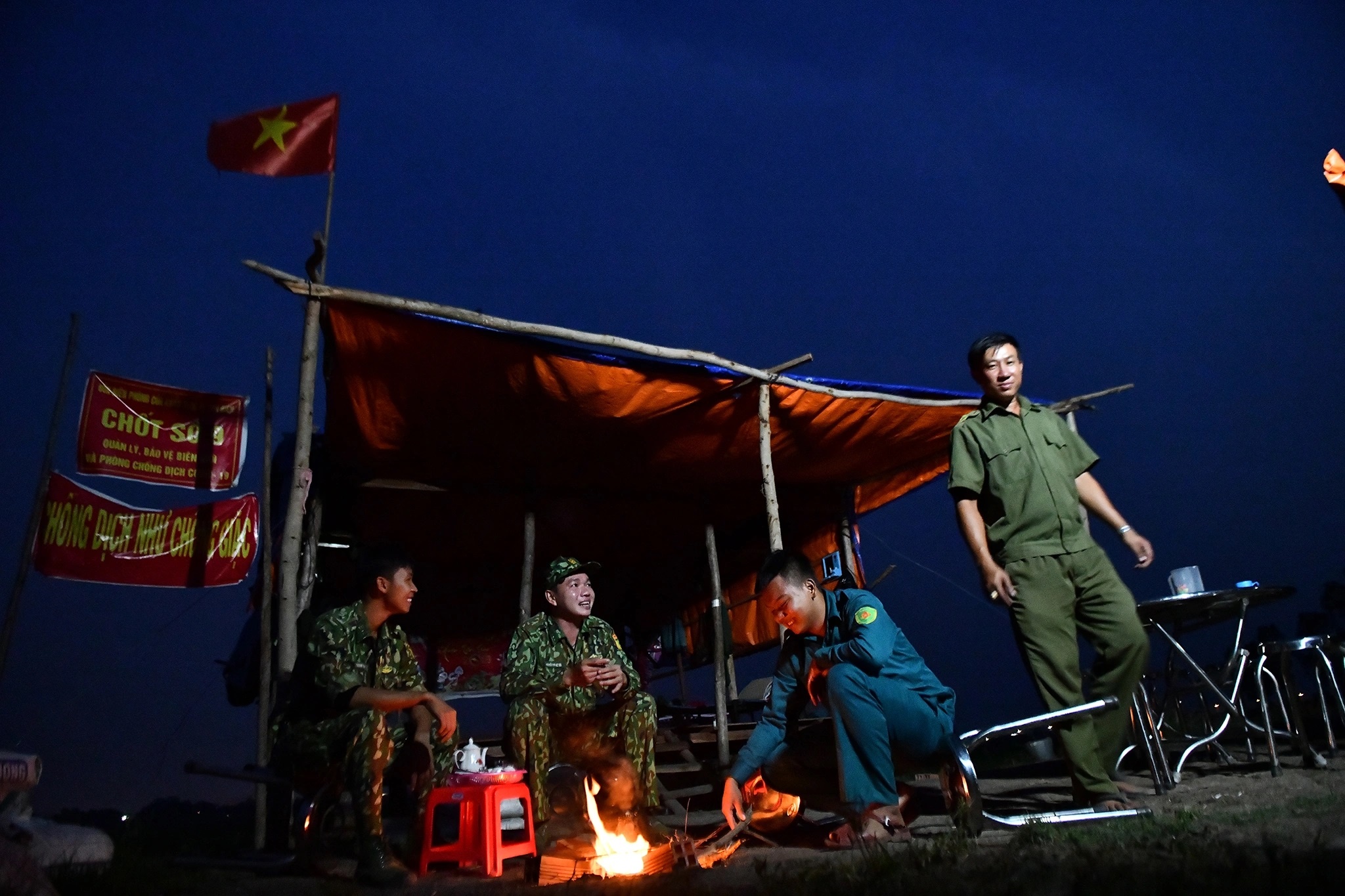 bộ đội chặn dịch trên biên giới Tây Nam ảnh 1 bo doi chan dich tren bien gioi Tay Nam anh 1