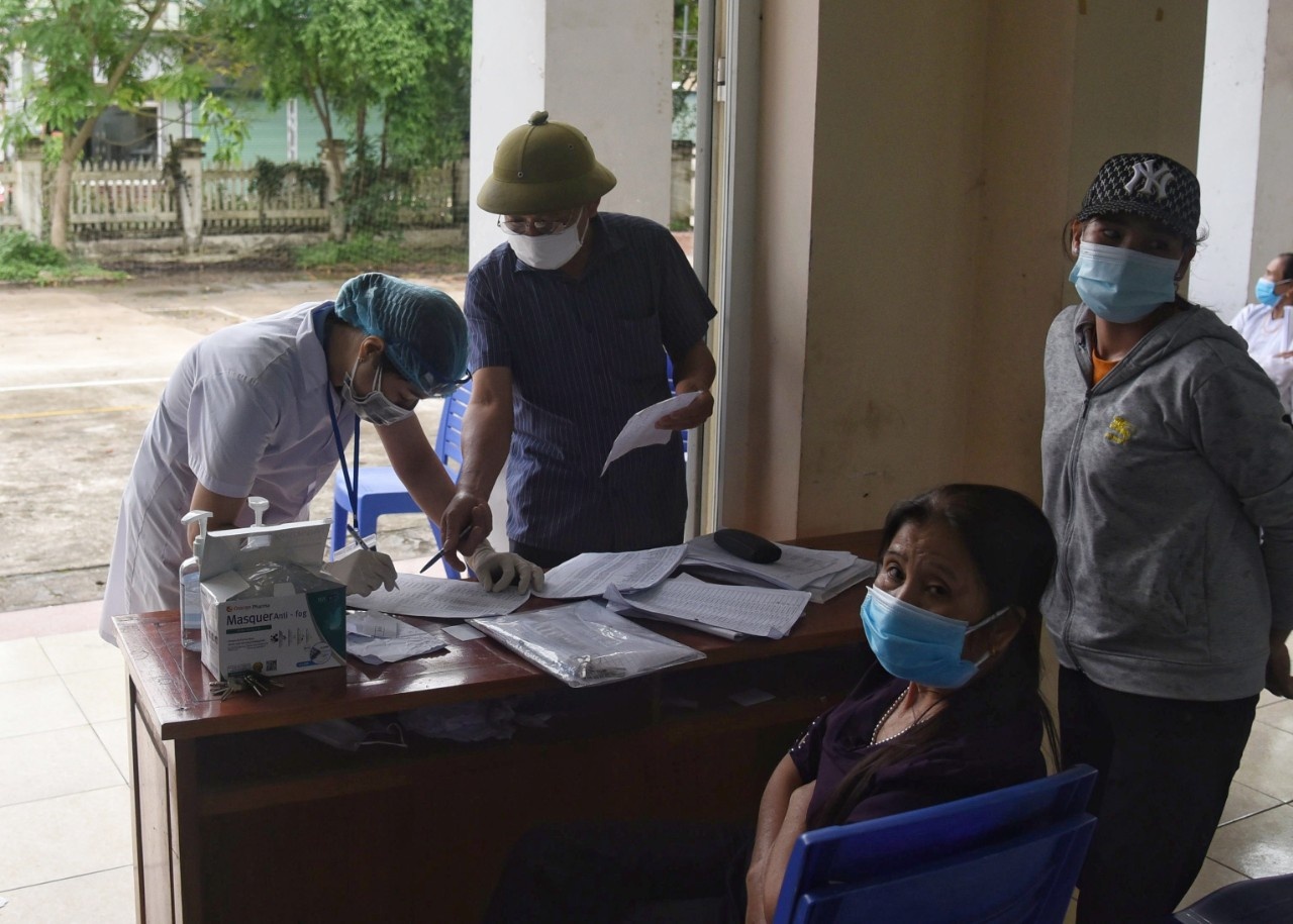 gian cach xa hoi thi tran yen lac anh 1