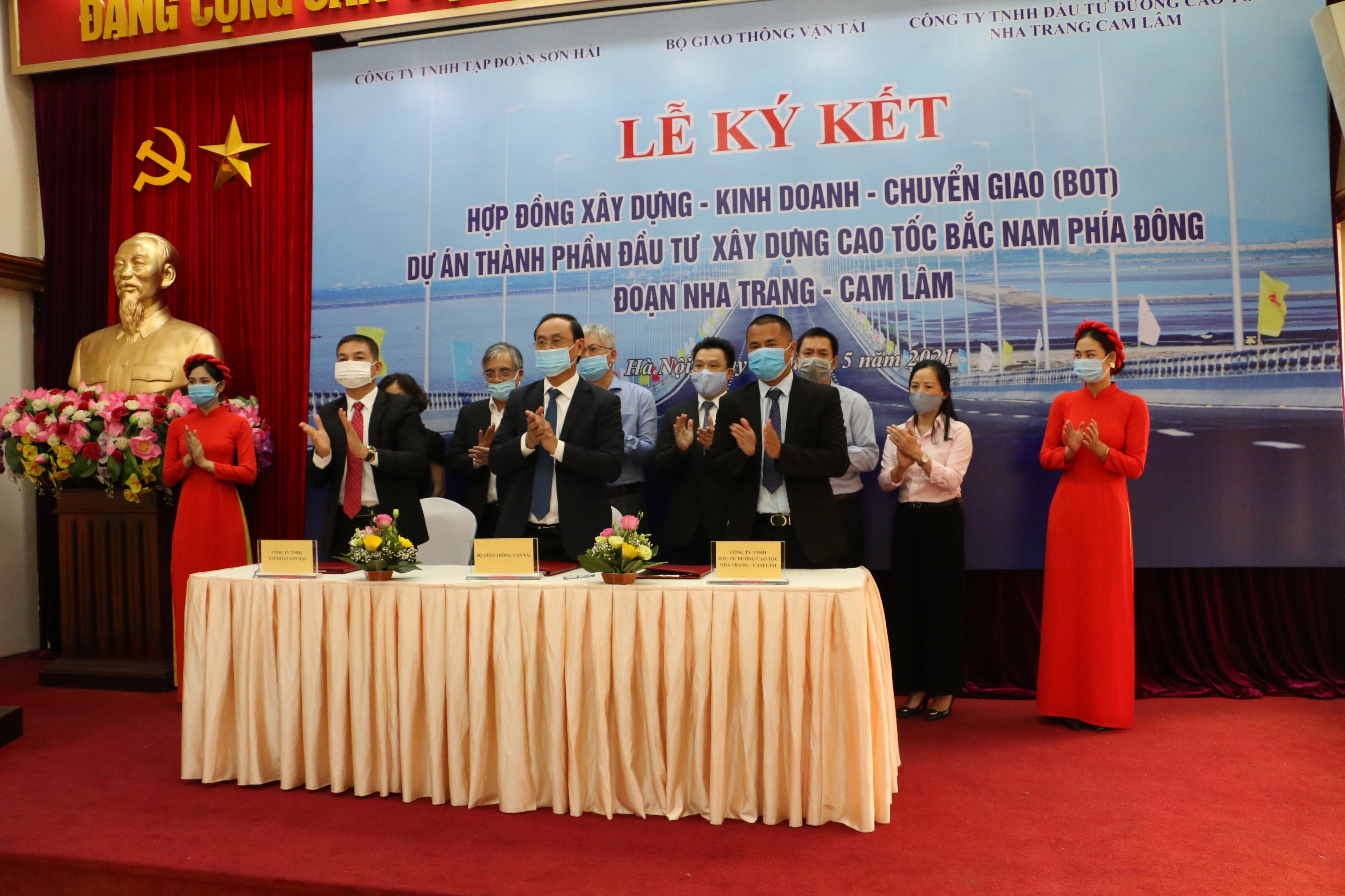 ky hop dong BOT Nha Trang - Cam Lam anh 1