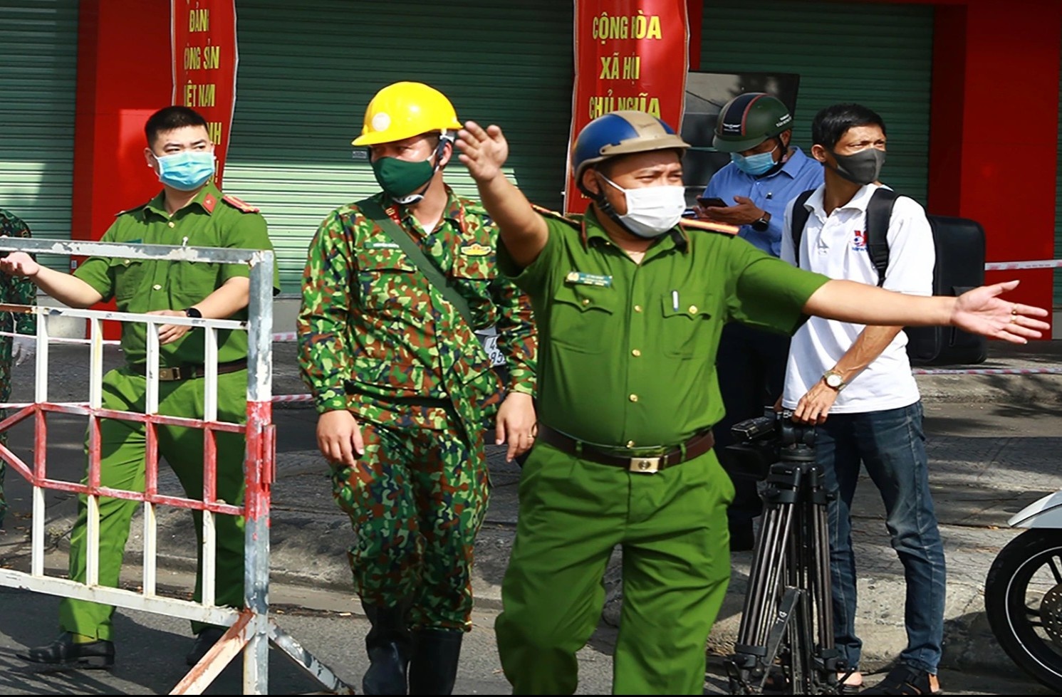 Lo la chong dich, chu tich phuong bi tam dinh chi hinh anh