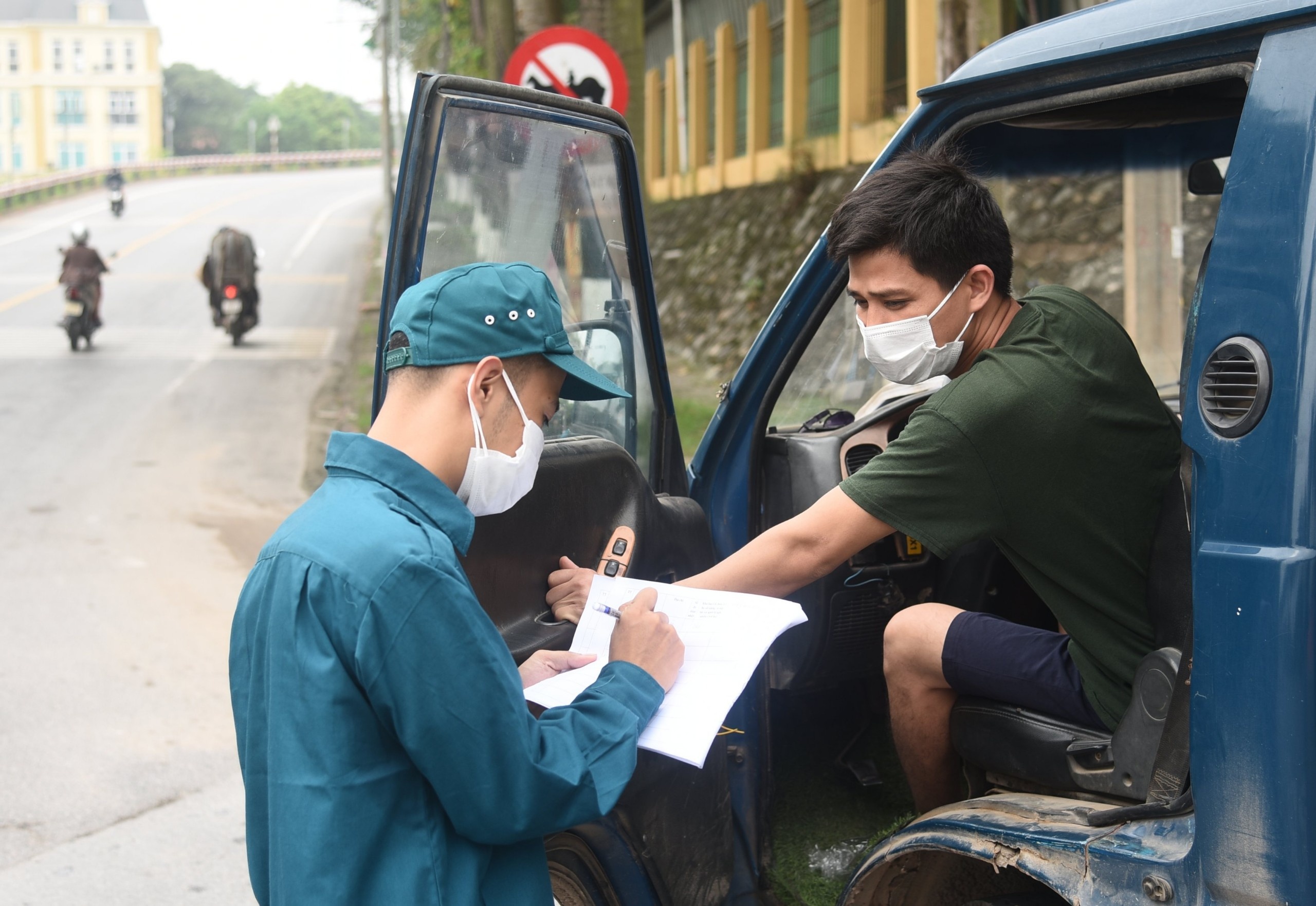 Vinh Yen cach ly xa hoi anh 4