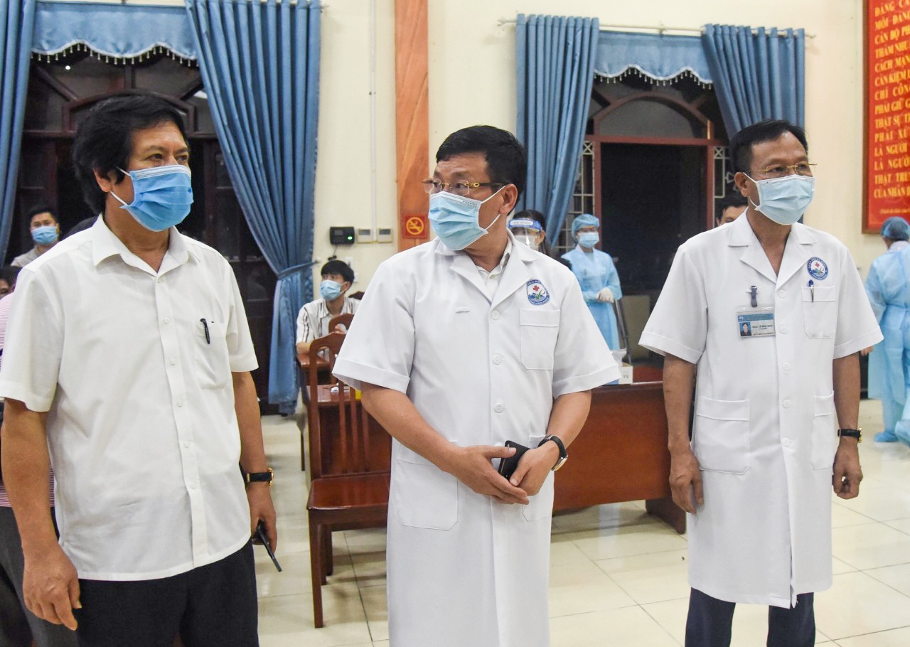 Pho giam doc So Y te Vinh Phuc bi dinh chi hinh anh