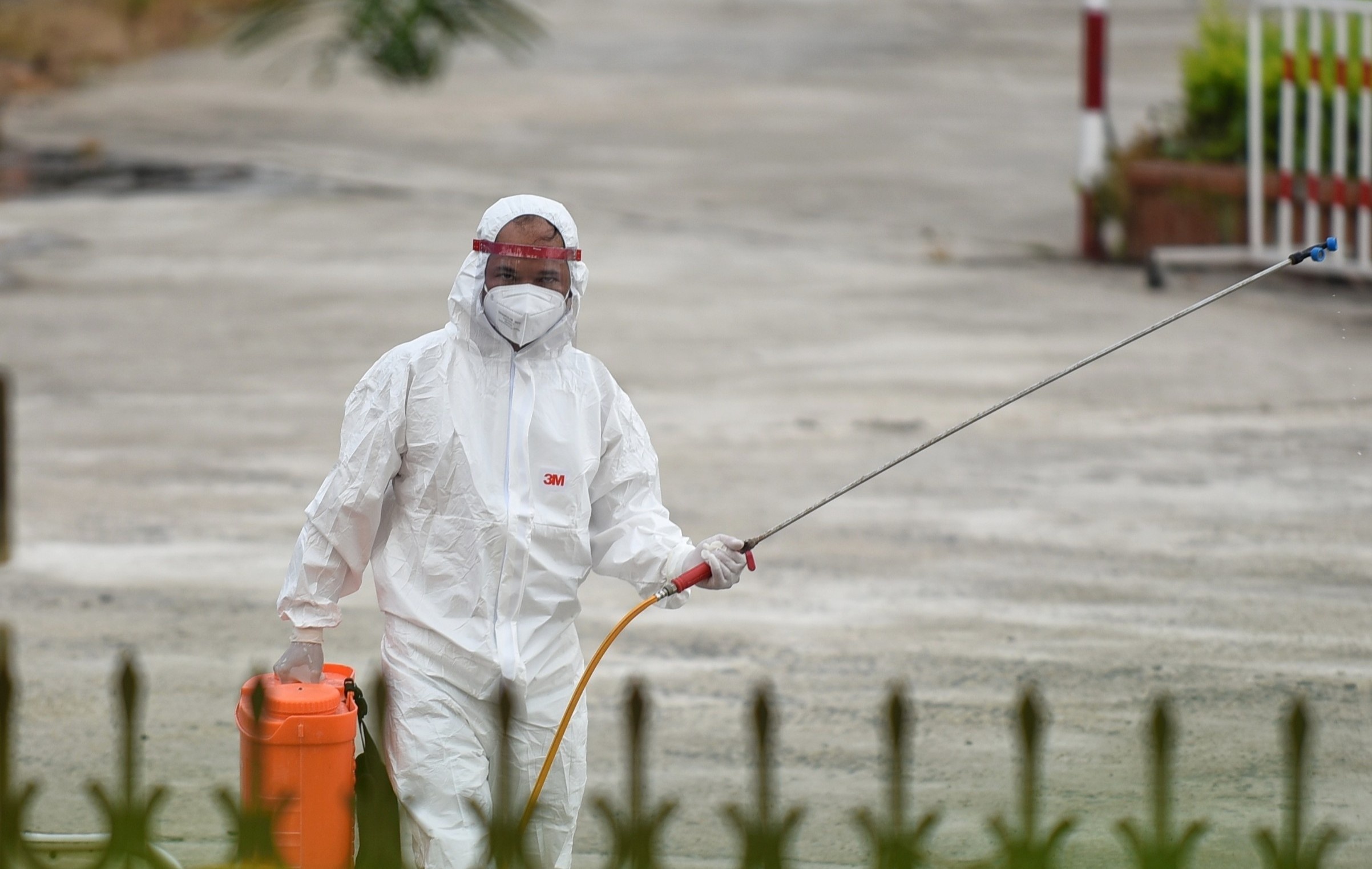 Bi phat 5 trieu dong vi dang huong dan dung chanh tuoi chua Covid-19 hinh anh