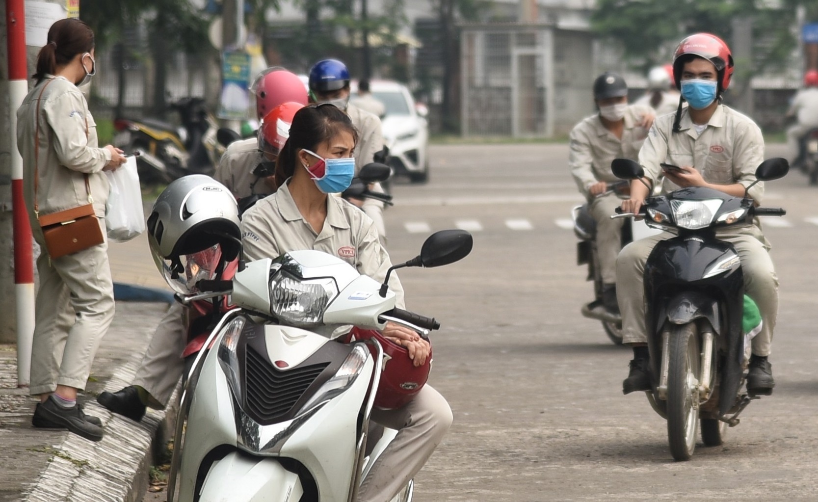 Hang nghin cong nhan Vinh Phuc lien quan den cac ca mac Covid-19 hinh anh