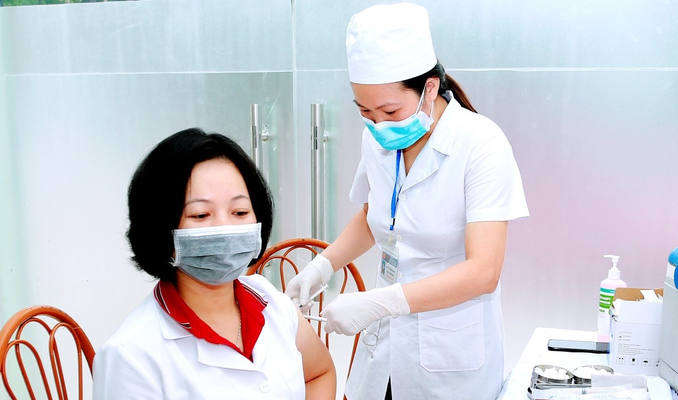 Vinh Phuc mien phi tiem vaccine Covid-19 cho nguoi dan dia phuong hinh anh