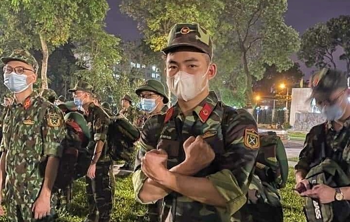 Sinh vien quan y hoan thi hoc ky, hanh quan den Bac Giang trong dem hinh anh