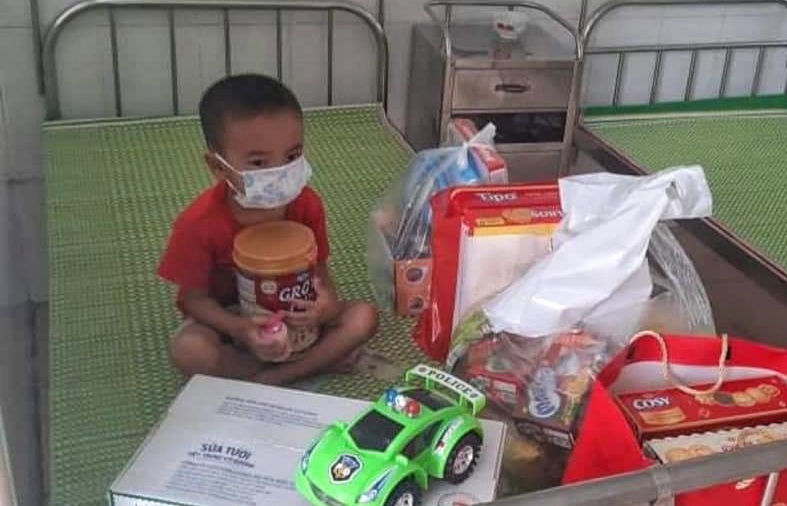 Be trai 4 tuoi nhiem SARS-CoV-2 tu cong nhan Cong ty Hosiden hinh anh