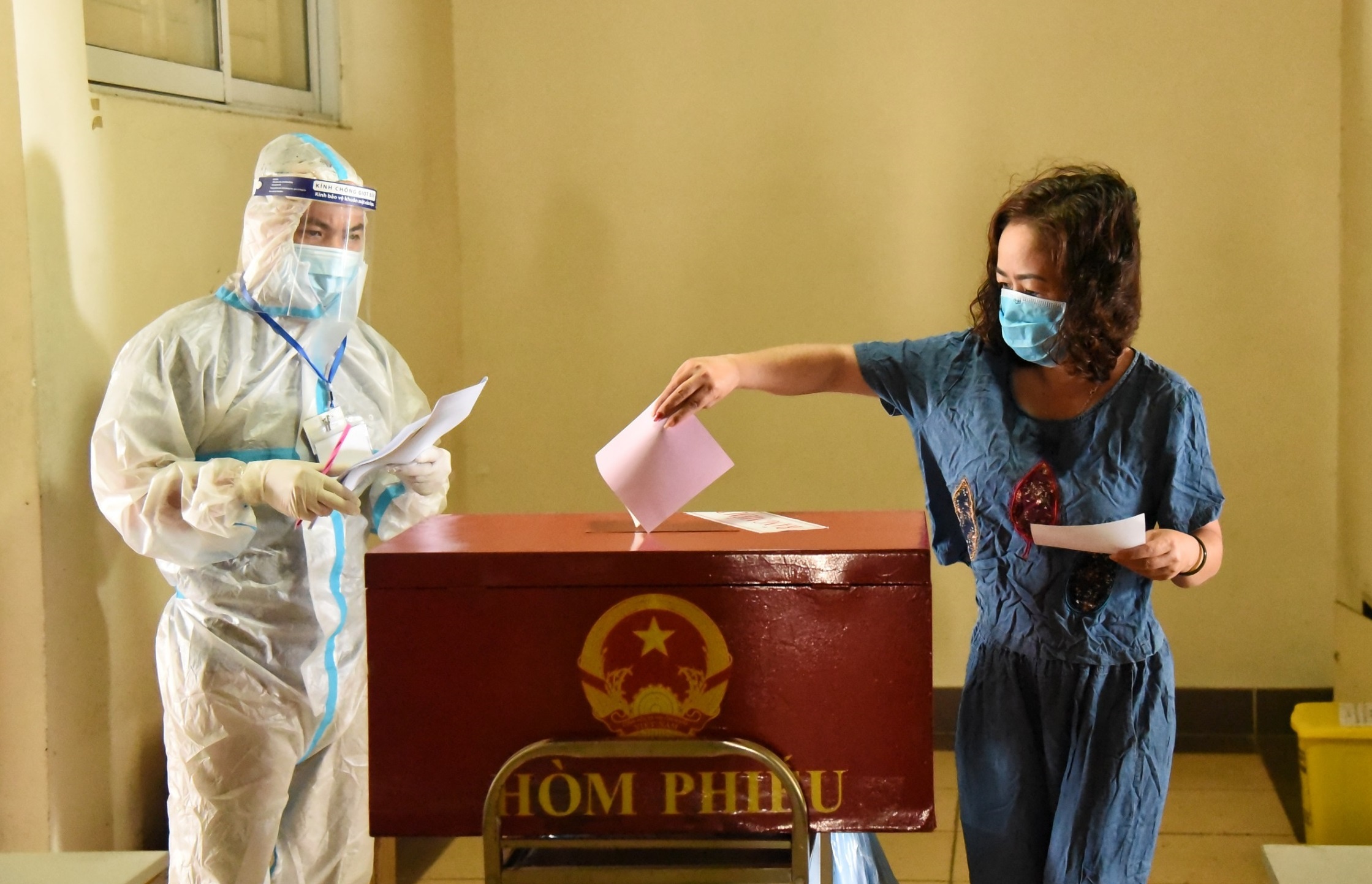 Nguoi trong khu cach ly: 'Toi bat ngo vi van duoc bau cu' hinh anh