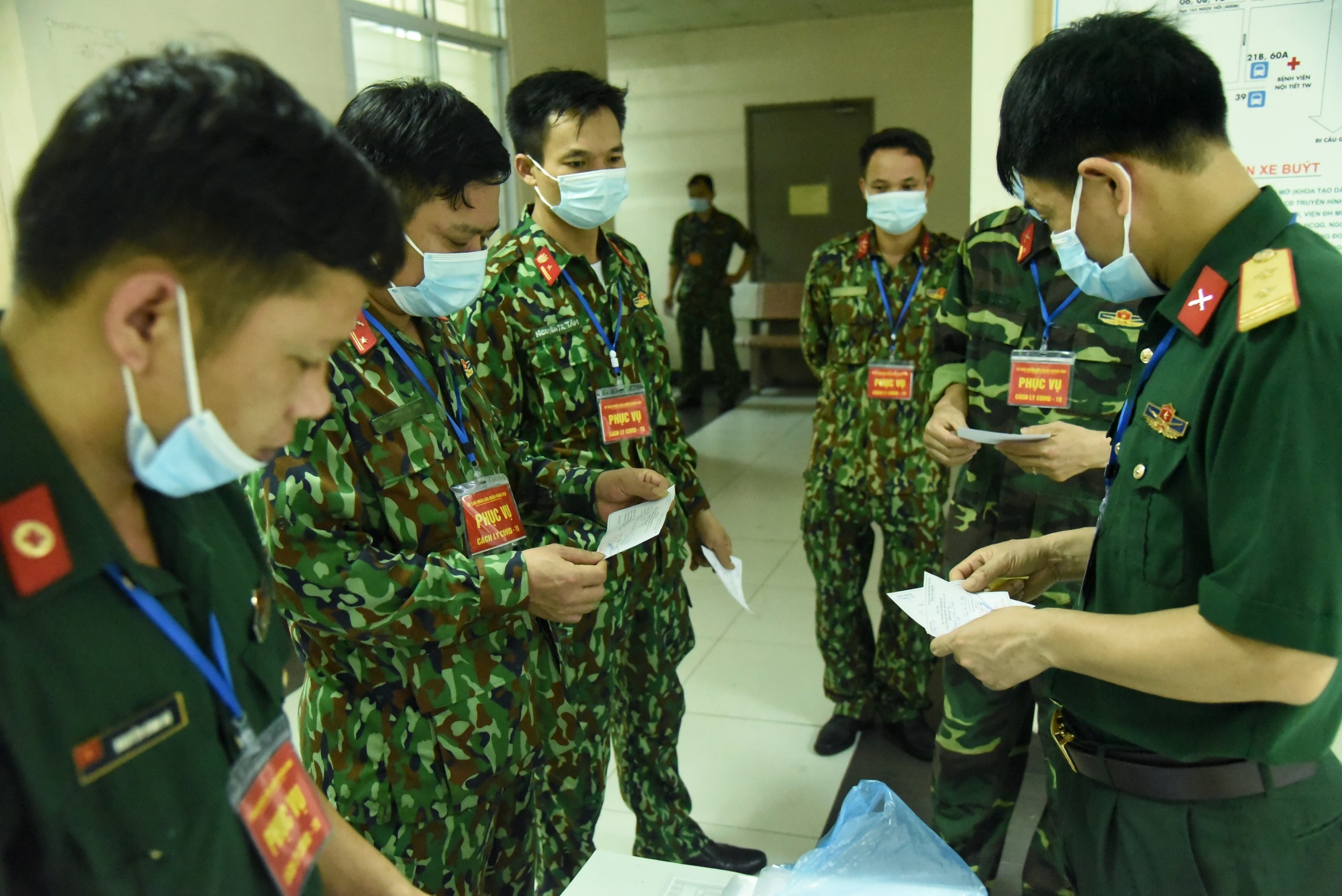 bau cu o khu cach ly anh 1