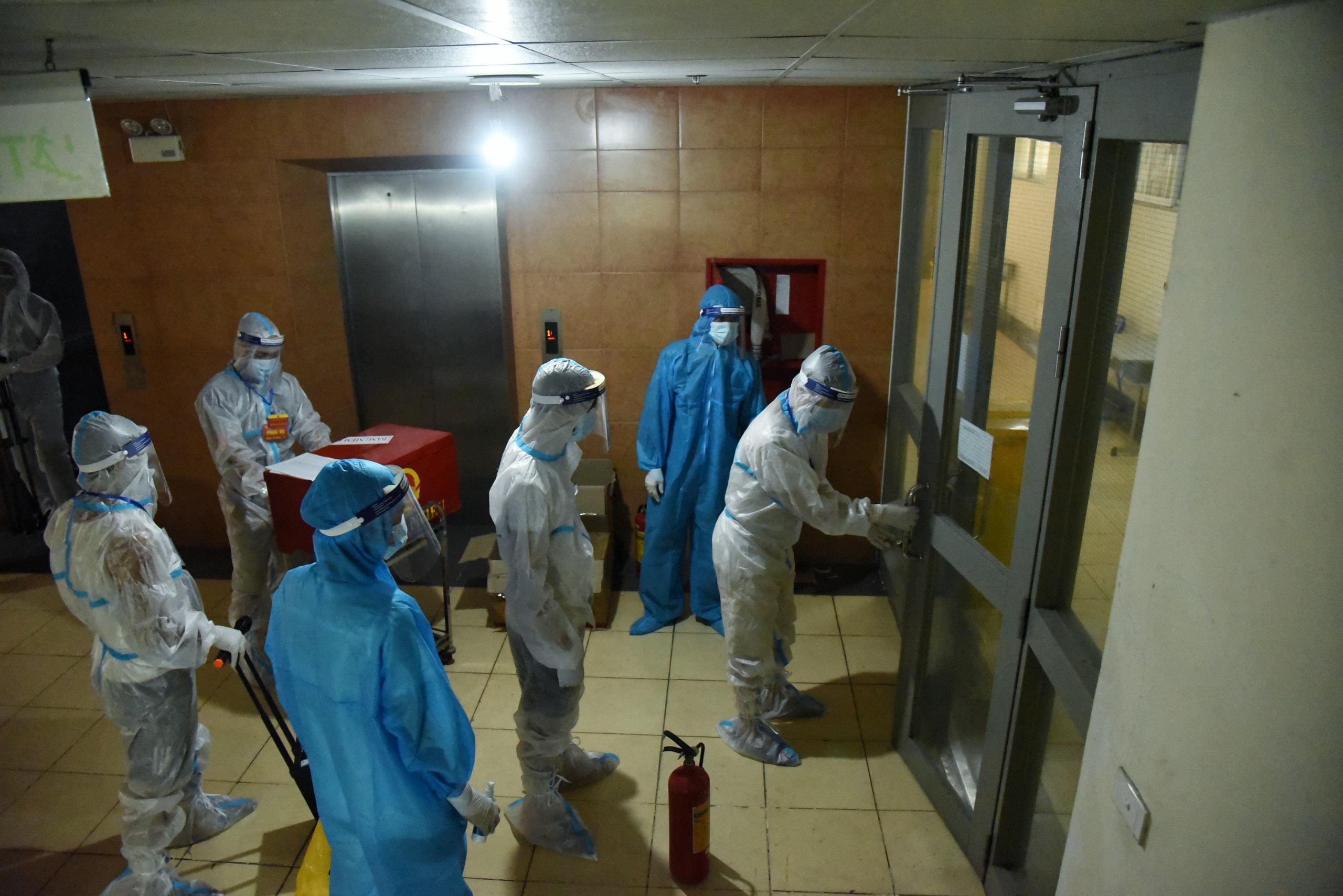 bau cu o khu cach ly anh 4