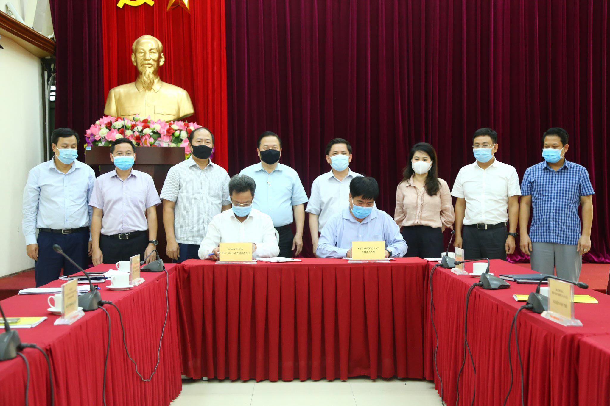 ky hop dong bao tri duong sat anh 1