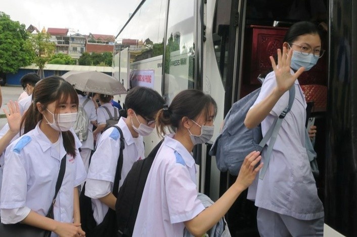 Sinh vien y duoc Hai Phong den tam dich Bac Giang hinh anh