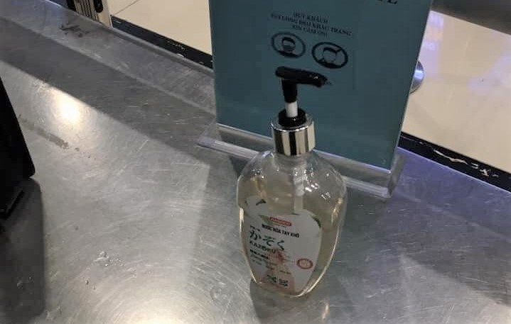 Khach to dung dich sat khuan la nuoc la, san bay Noi Bai noi gi? hinh anh