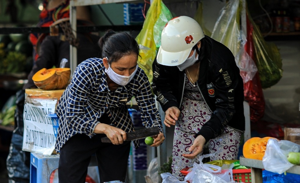 Thu truong Bo Y te: TP.HCM nen can nhac hy sinh hoat dong cua cho hinh anh