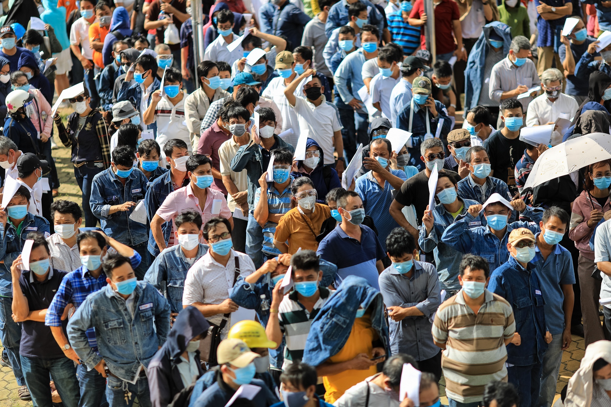 tiem vaccine Covid-19 anh 3