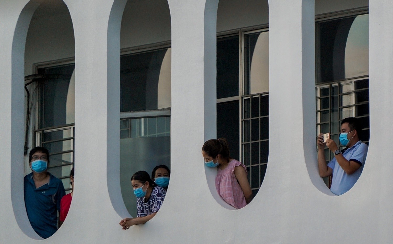 mot thang TP.HCM gian cach xa hoi anh 1