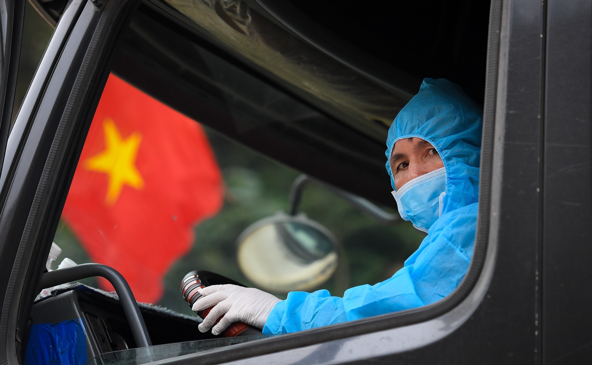 Tai xe va hanh khach den, di tu TP.HCM phai co giay xet nghiem am tinh hinh anh