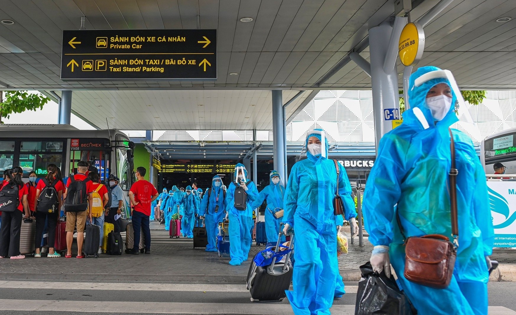 Khach di may bay tu TP.HCM phai co xet nghiem am tinh voi SARS-CoV-2 hinh anh