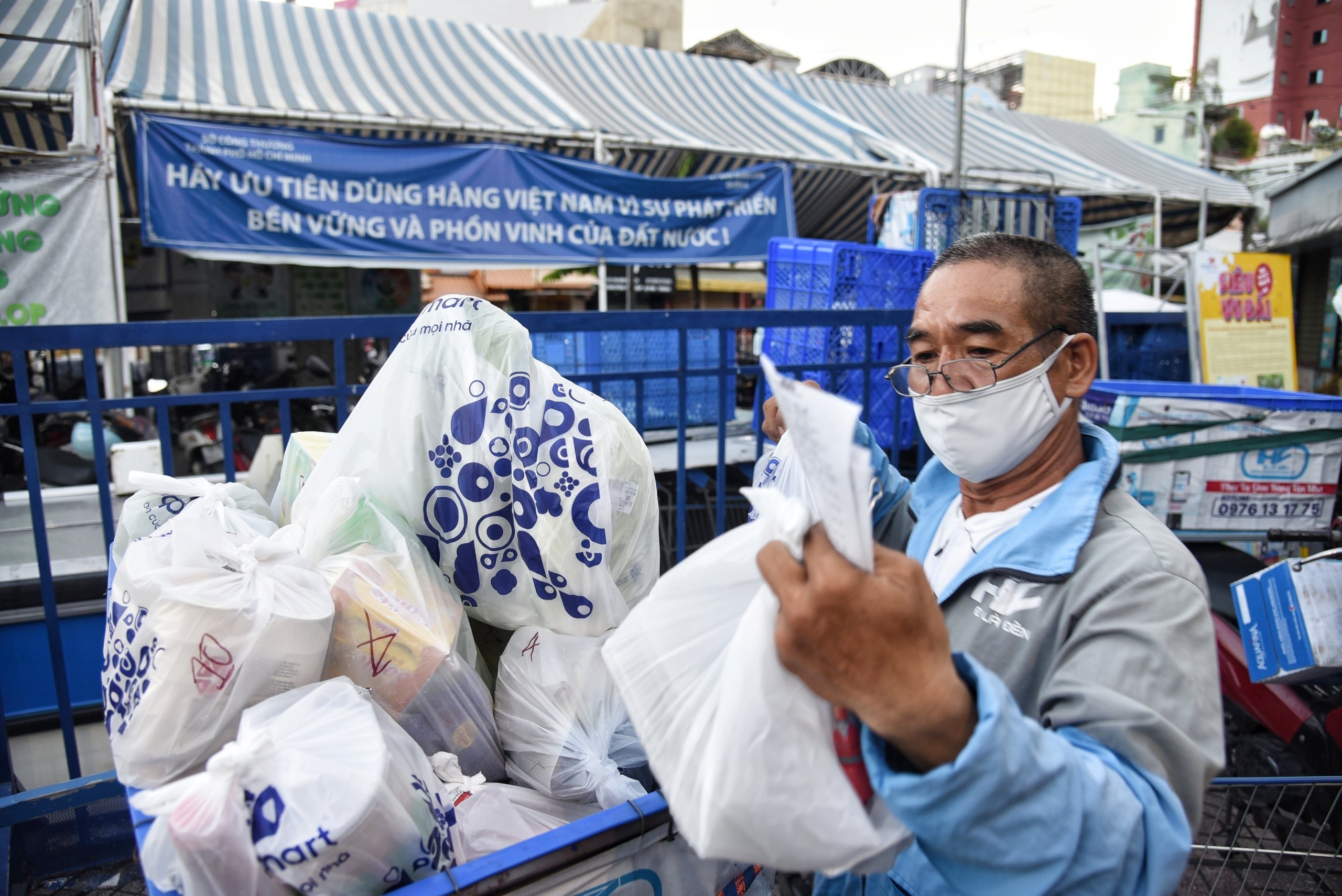 mua thuc pham gian cach xa hoi anh 10
