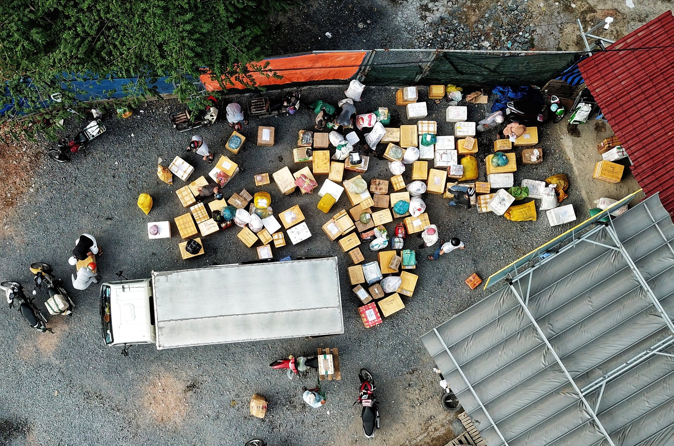 mua thuc pham gian cach xa hoi anh 5