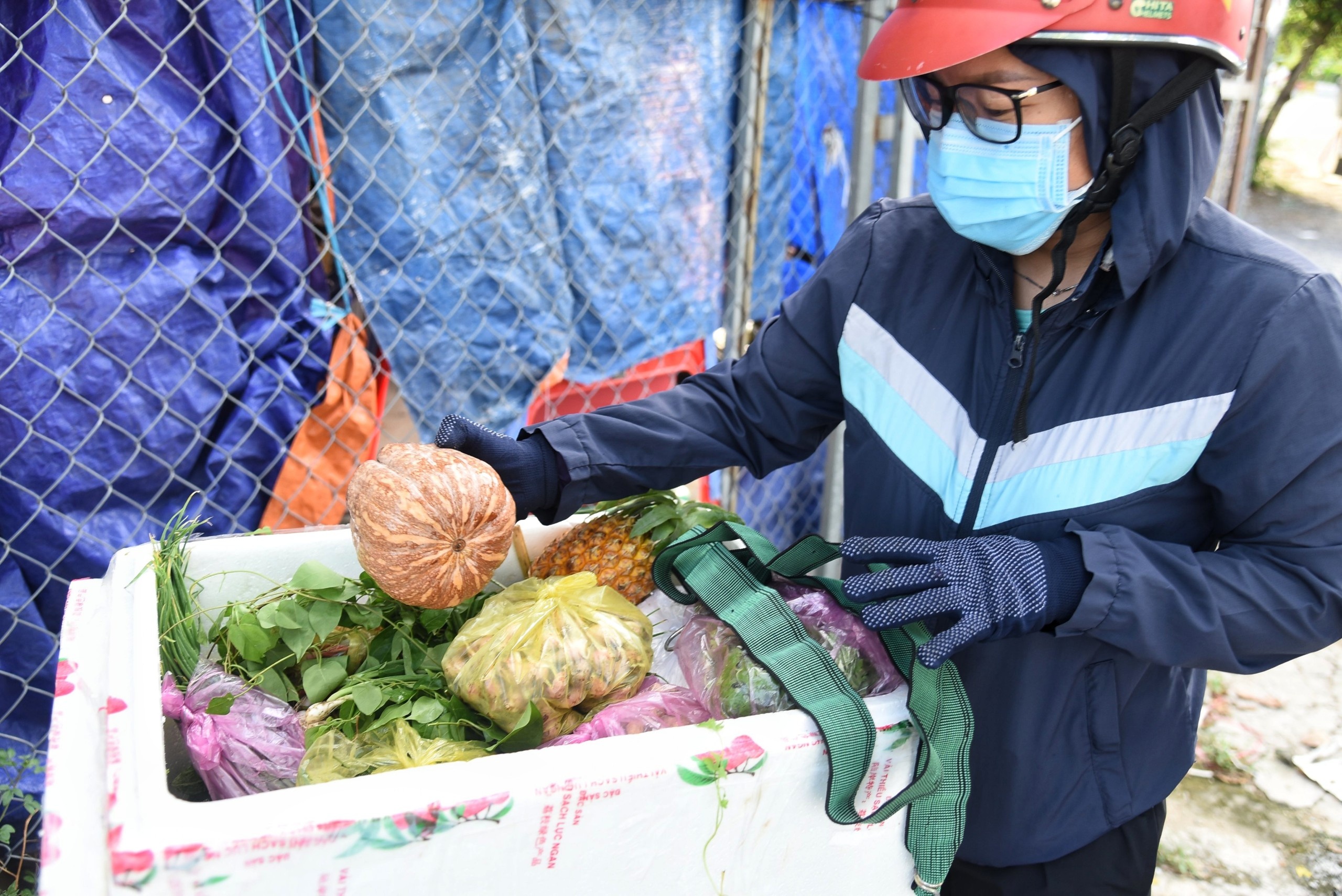 mua thuc pham gian cach xa hoi anh 4