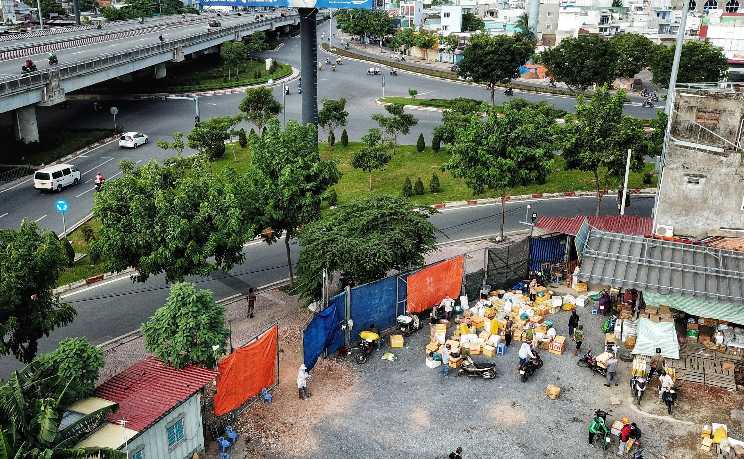 mua thuc pham gian cach xa hoi anh 1